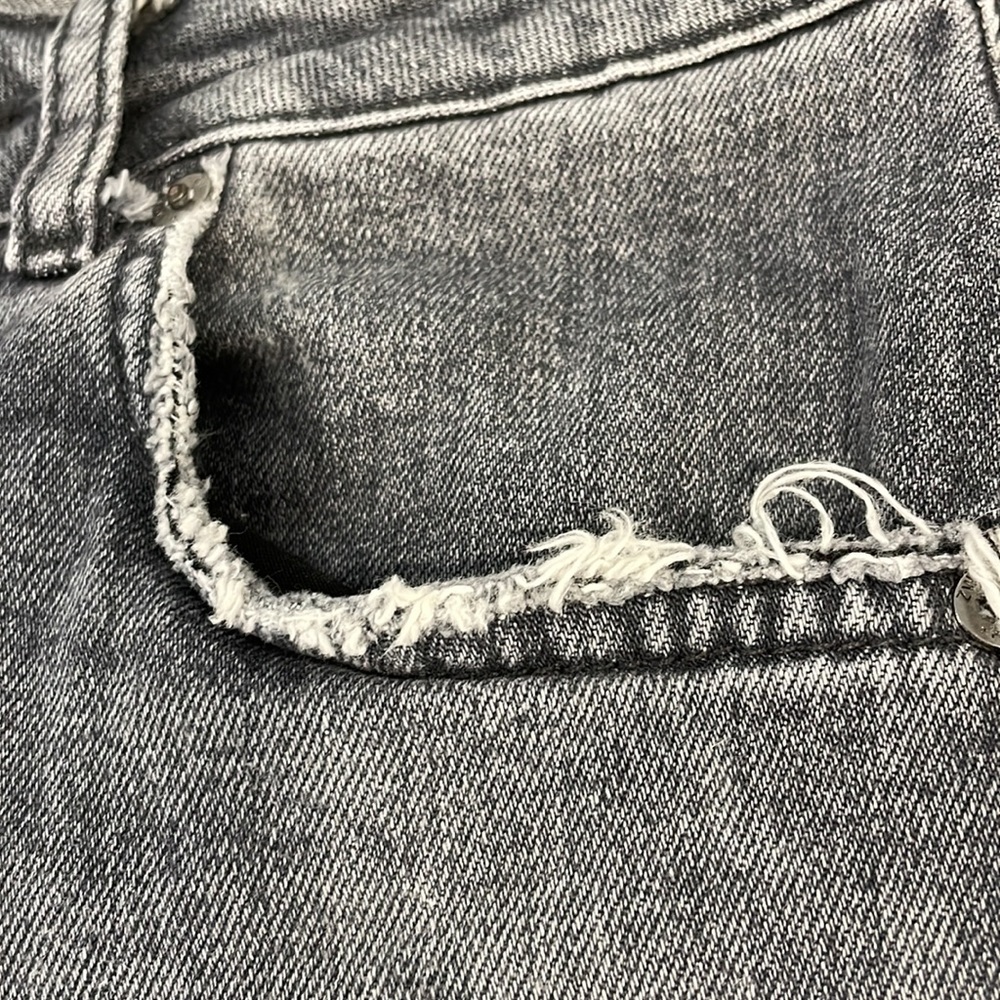 Zara Ripped Jeans 👖 🤍 - Picture 5 of 12